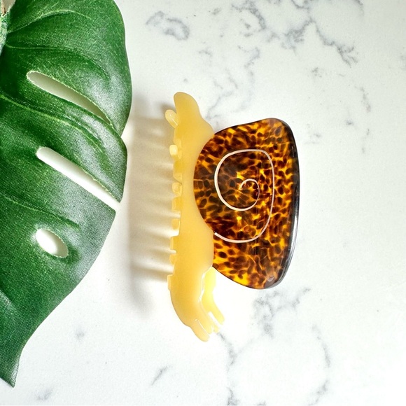 2/$30🌵 Snail Claw Clip Hair Accessory Tortioiseshell Slug Cute Acrylic Gift NEW - Picture 3 of 7
